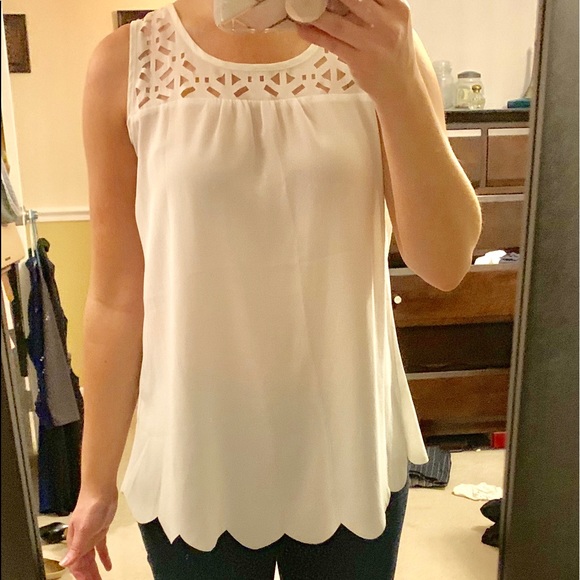 brandless Tops - White scalloped tank top with cut out details